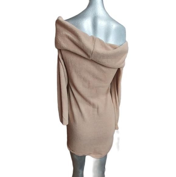 Rue21 Off Shoulder Sweater Dress Tag says Medium but fits more like a Small - Picture 4 of 7